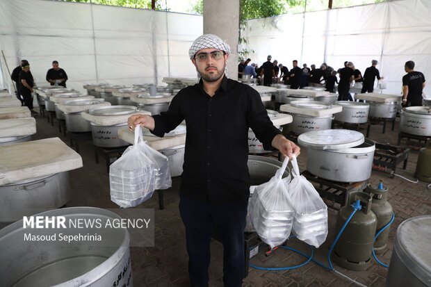 رعایت بهداشت در تهیه نذورات/ داشتن کارت بهداشت در توزیع آب و غذا رعایت بهداشت در تهیه نذورات/ داشتن کارت بهداشت در توزیع آب و غذا