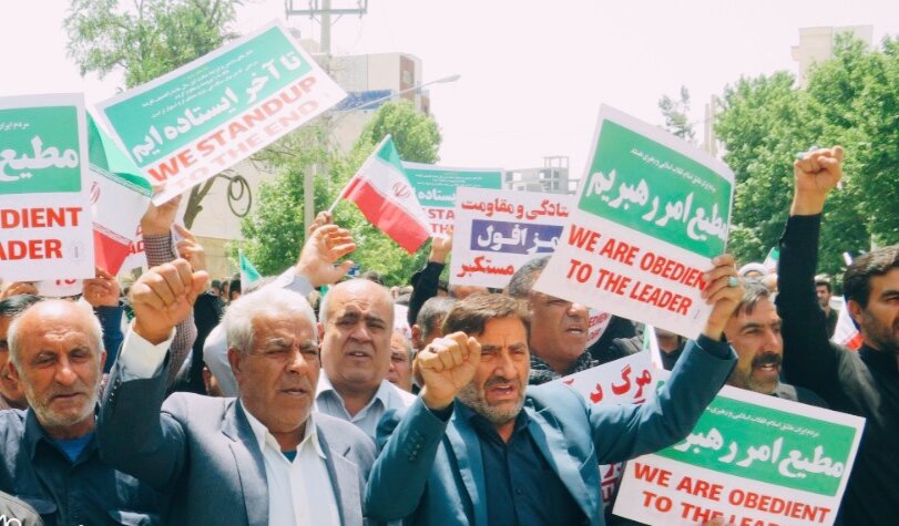 نمازگزاران یاسوجی در محکومیت هتک حرمت قرآن کریم راهپیمایی کردند