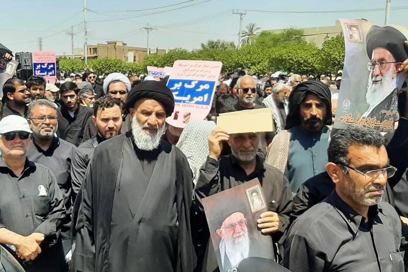 خوزستانی‌ها در گرمای ۵۰ درجه هتک حرمت قرآن را محکوم کردند