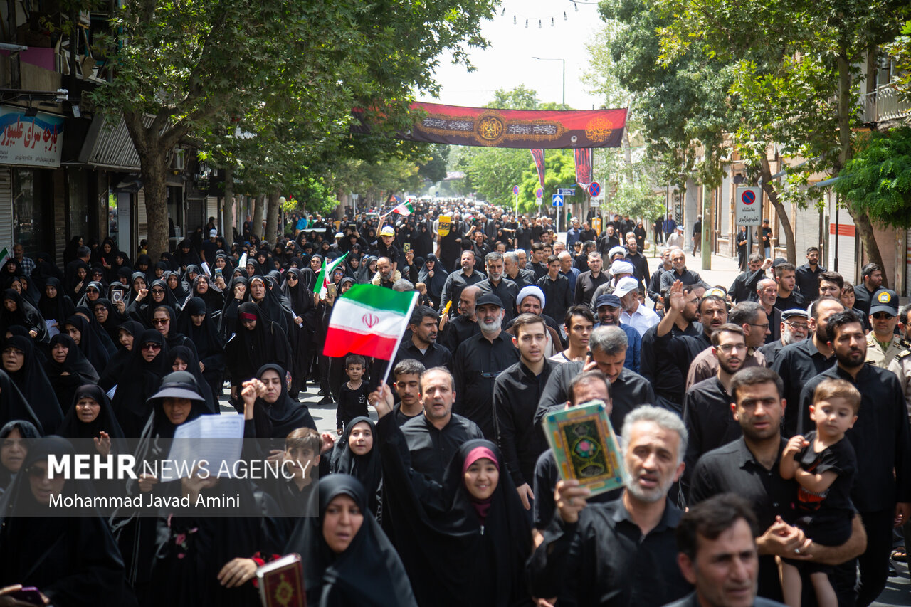 ایران، تہران سمیت مختلف شہروں میں قرآن مجید کی بے حرمتی کے خلاف نماز جمعہ کی بعد احتجاجی ریلی