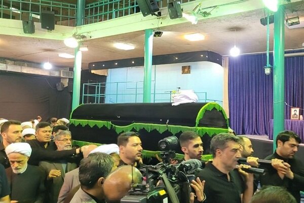 پیکر آیتالله حسن صانعی با حضور رئیس دفتر رهبر انقلاب تشییع شد