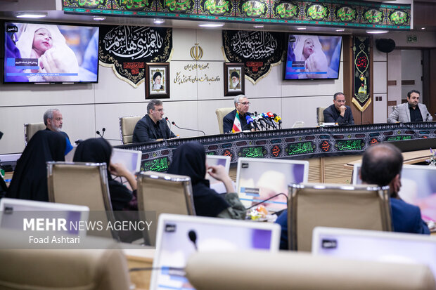 نشست خبری بهرام عین اللهی وزیر بهداشت صبح روز شنبه ۳۱ تیرماه ۱۴۰۲ با حضور اصحاب رسانه برگزار شد