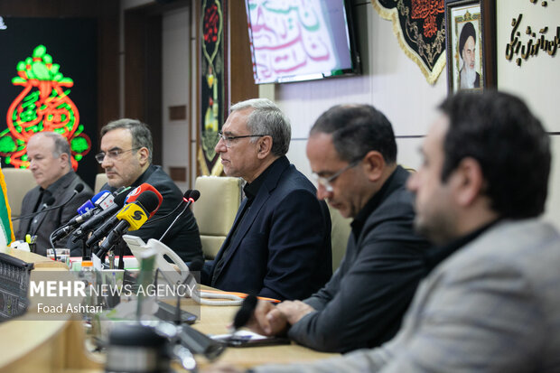 بهرام عین اللهی وزیر بهداشت در نشست خبری با حضور اصحاب رسانه حضور دارد