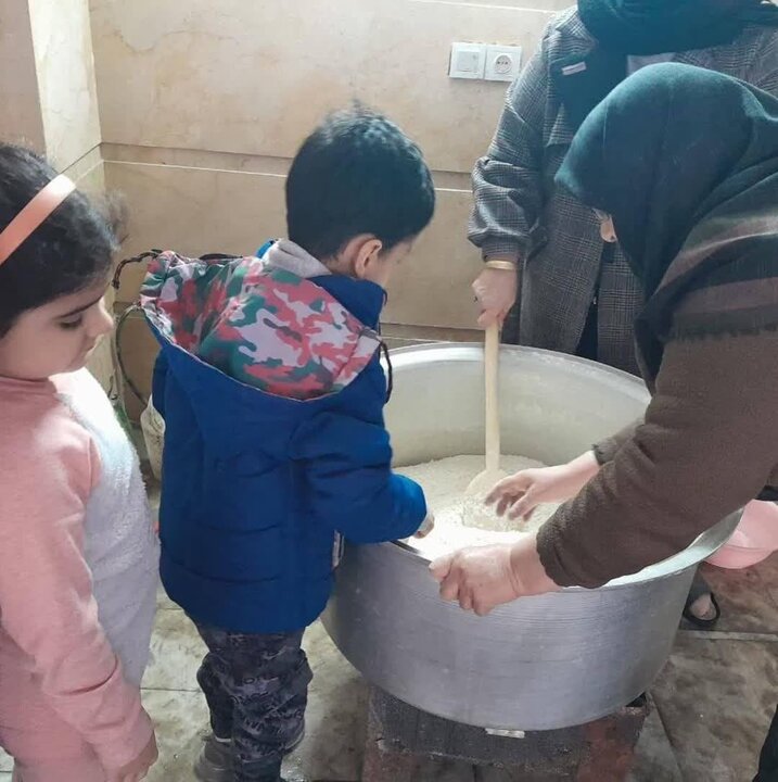 هیأت امام رئوف و مشارکت کودکان در پخت غذای نذری