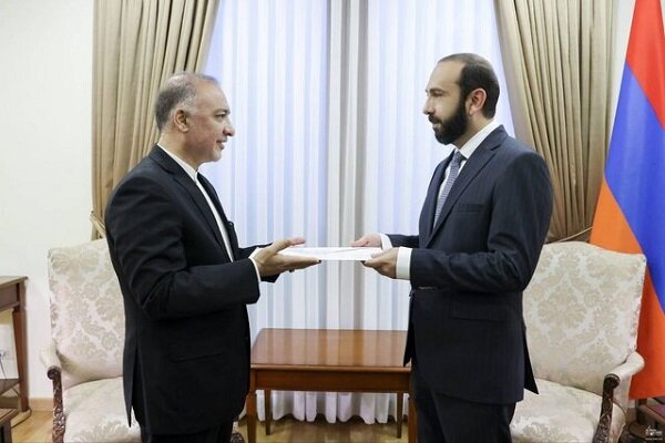 سفیر جدید ایران استوارنامه خود را به وزیرخارجه ارمنستان تقدیم کرد