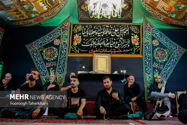 حسینیه سادات اخوی با قدمت حدود ۲۰۰ سال یکی از اولین و قدیمی‌ترین تکایای تهران است
