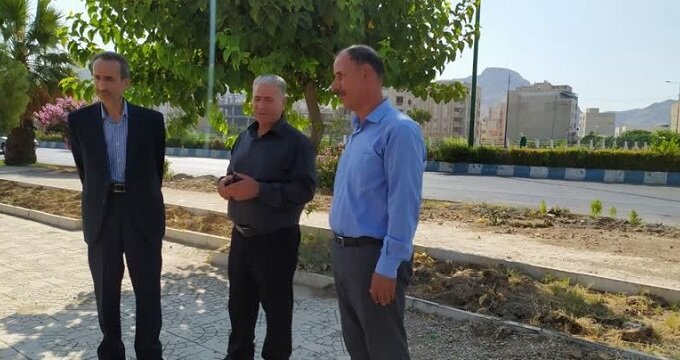 برخورد جدی با پیمانکاران متخلف فضای سبز شهری در خرمآباد