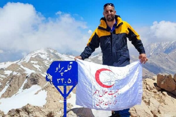 امدادگر طبسی اولین مدال سیمرغ کوه های ایران را دریافت کرد