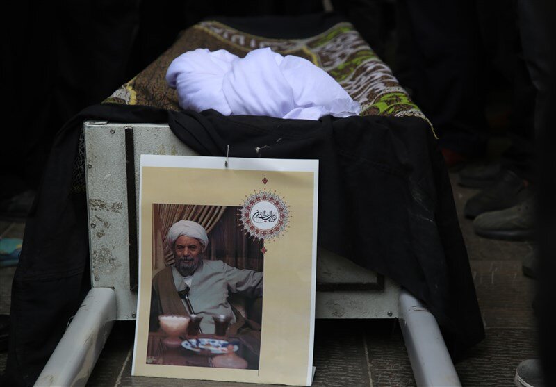 پیکر آیتالله «حسن صانعی» در قم خاکسپاری شد