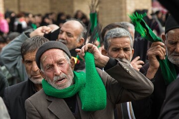 دسته شال زنان نماد عزای حسین (ع) است/حلقه ماتم در محله‌های نائین
