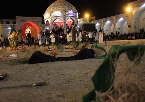 دسته شال زنان نماد عزای حسین (ع) است/حلقه ماتم در محلههای نائین