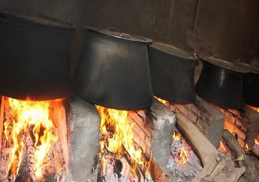 دسته شال زنان نماد عزای حسین (ع) است/حلقه ماتم در محلههای نائین