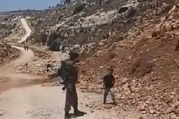 فریاد کودک فلسطینی بر سر نظامیان صهیونیست: اینجا خاک من است+ فیلم