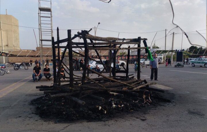 دستگیری عاملان آتشسوزی نخل تاریخی عزای امام حسین(ع) در اردستان دستگیری عاملان آتشسوزی نخل تاریخی عزای امام حسین(ع) در اردستان