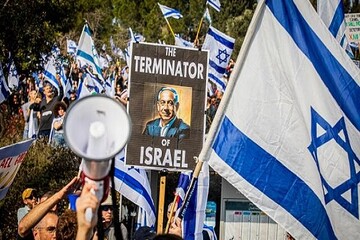 Zionist police, anti-regime protesters clash outside Knesset