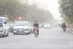 باد و گردوخاک پدیده غالب اصفهان/ هوا خنک‌ می‌شود
