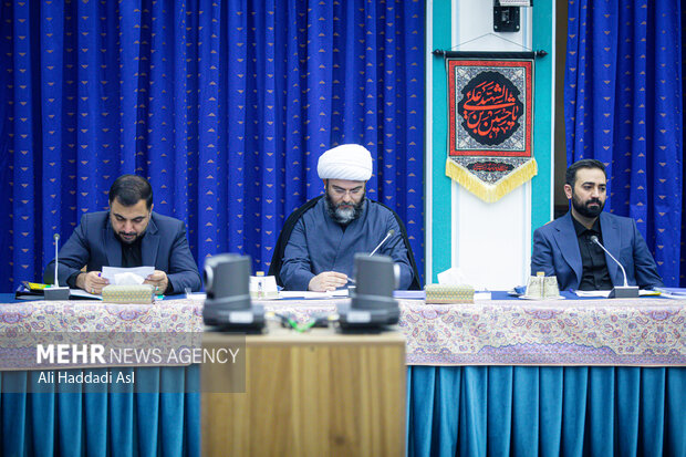 حجت الاسلام محمد قمی رئیس سازمان تبلیغات اسلامی در جلسه ستاد ملی جمعیت حضور دارد