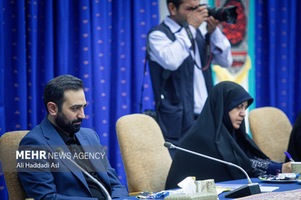 وحید یامین پور در جلسه ستاد ملی جمعیت حضور دارد