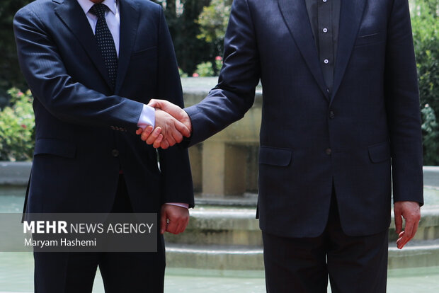 آرارات میرزویان وزیر امور خارجه ارمنستان ظهر امروز دوشنبه ۲ مرداد ۱۴۰۲ با حسین امیر عبداللهیان وزیر امور خارجه ایران دیدار و گفتگو کرد