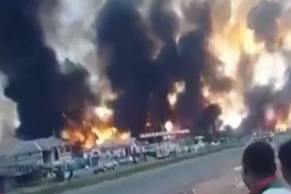 انفجار کامیون سوخت در نیجریه/ ۲۰ نفر کشته شدند