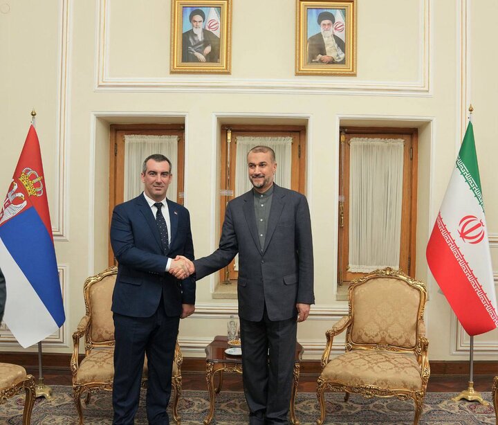 أمير عبد اللهيان يناقش مع رئيس برلمان جمهورية صربيا اخر تطورات العلاقات الثنائية