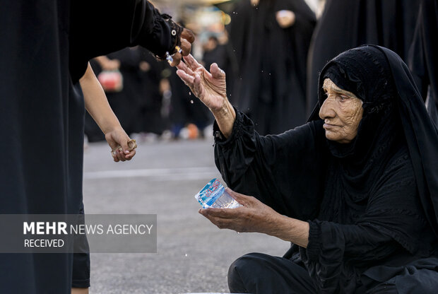 مراسم عزاداری دهه اول ماه محرم با حضور عاشقان و محبان حضرت سیدالشهدا (علیه السلام) هر روزه در کربلای معلی برگزار می شود
