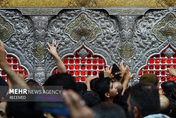 مراسم عزاداری دهه اول ماه محرم با حضور عاشقان و محبان حضرت سیدالشهدا (علیه السلام) هر روزه در کربلای معلی برگزار می شود
