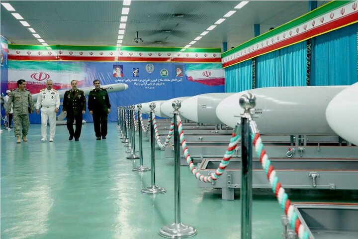 وزير الدفاع الإيراني يعلن استخدام الذكاء الصناعي في صناعة صاروخ أبومهدي