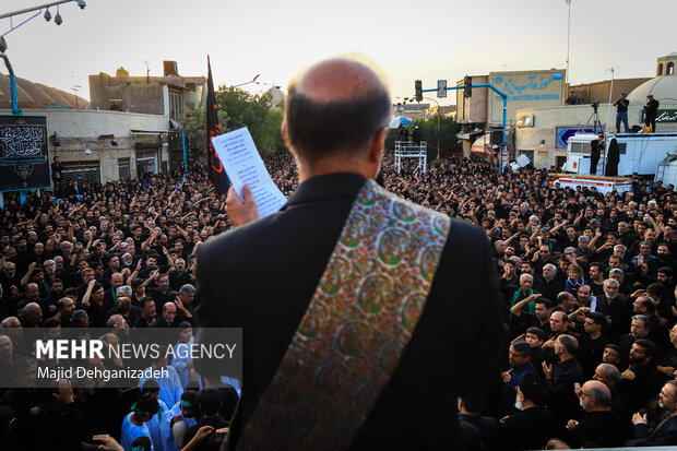 اجتماع بزرگ عاشوراییان در «یزد حسینیه ایران»
