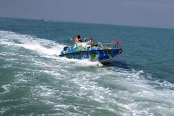 دستگیری ۴ خدمه یک لنج در آب‌های ساحلی کیش