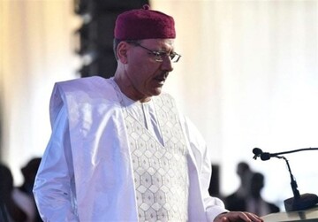 النيجر.. الحرس الرئاسي يحتجز رئيس البلاد في قصره
