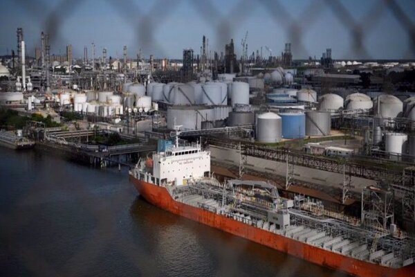 No one buying Iranian oil ‘stuck off’ US coast