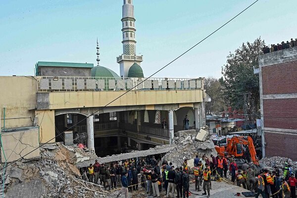 1 police killed, several injured in mosque blast in Pakistan