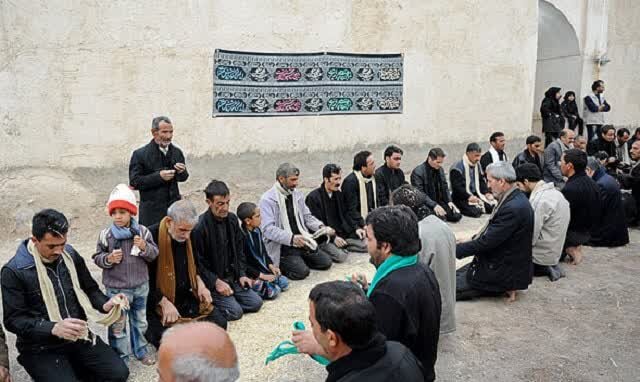 گروکشی استکان‌ها در خانه زرگرباشی اصفهان برای حاجت روا شدن