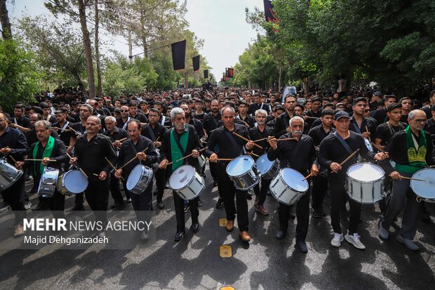 آئین باشکوه «زنجیر زنی» در ابرکوه 