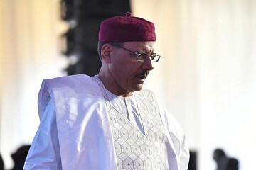 عسكريون يعلنون عزل رئيس النيجر و"بازوم" يرد على عزله