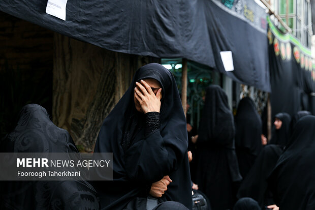 مراسم عزاداری تاسوعای حسینی در خانه سیدهامراسم عزاداری تاسوعای حسینی صبح پنج شنبه ۵ مرداد ۱۴۰۲ در حسینه سیدها معروف به خانه سیدها در خیابان قیام تهران با حضور عزاداران حسینی برگزار شد