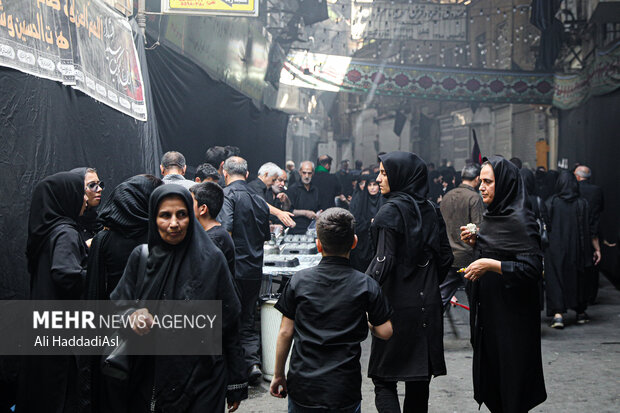 مراسم تاسوعای حسینی (ع) صبح روز پنجشنبه ۵ مرداد ماه ۱۴۰۲ با حضور عزاداران سید و سالار شهیدان در بازار تهران برگزار شد