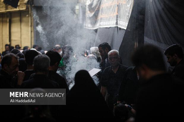 مراسم تاسوعای حسینی (ع) صبح روز پنجشنبه ۵ مرداد ماه ۱۴۰۲ با حضور عزاداران سید و سالار شهیدان در بازار تهران برگزار شد