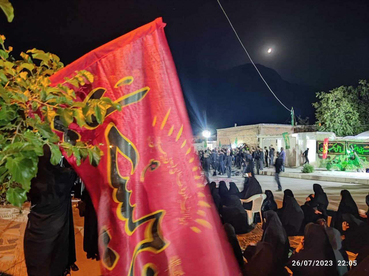عزاداری مردم روستای لارک در شهرستان بن در شب تاسوعای حسینی