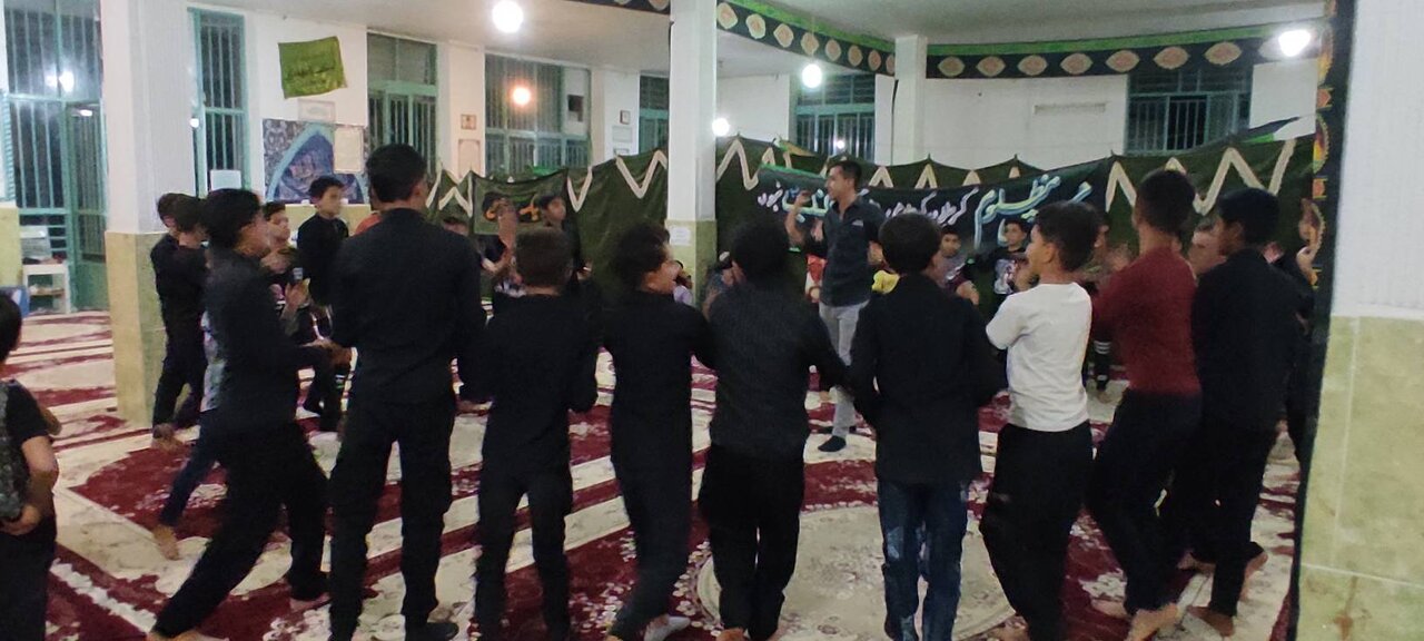 عزاداری بی ریای نوجوانان هیئت قاسم ابن الحسن (ع) شهرستان لردگان