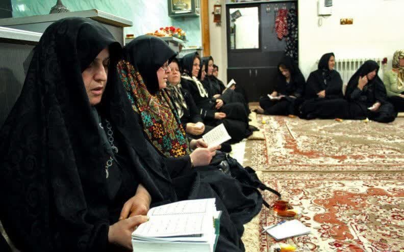 بفرمائید روضه خانگی/ اینجا مهمان امام حسین (ع) هستید