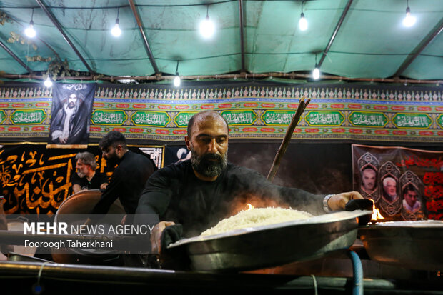 آئین مشعل گردانی نجفی‌ها و کربلایی‌های مقیم تهران در محله عراقی‌ها واقع در دولت ‎آباد شهرری برگزار شد