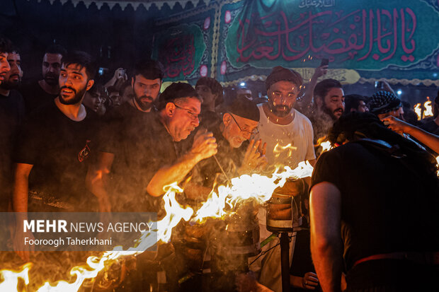 آئین مشعل گردانی نجفی‌ها و کربلایی‌های مقیم تهران در محله عراقی‌ها واقع در دولت ‎آباد شهرری برگزار شدآئین مشعل گردانی نجفی‌ها و کربلایی‌های مقیم تهران در محله عراقی‌ها واقع در دولت ‎آباد شهرری برگزار شد