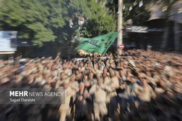 دسته جات عزاداری در مقابل مصلای بزرگ بندرعباس سوگواری کردند