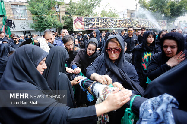 ایران در روز عاشورا سراسر شور و شعور حسینی/فریاد «لبیک یا حسین(ع)