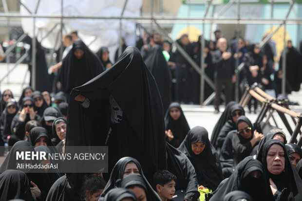 
Ashura mourners in Tehran