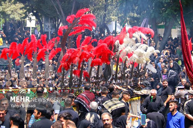 مراسم عزاداری روز عاشورای حسینی در کرمانشاه