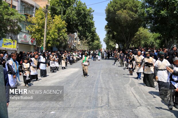 مراسم عزاداری روز عاشورای حسینی در کرمانشاه