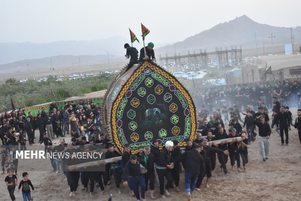 نخلبرداری در روستای «درب هنز» بهاباد برگزار شد